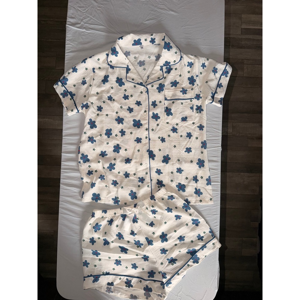 Womens Blue Floral Seersucker Pajama Set Short Sleeve Shirt and Shorts Size M‎